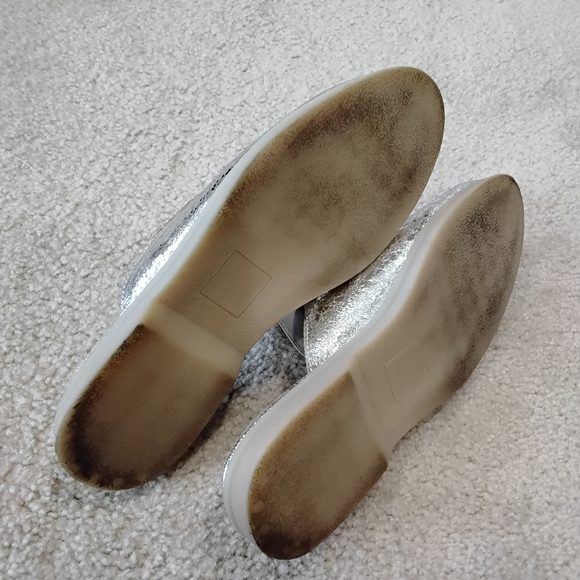 Dolce Vita Crackled Silver Mules - Picture 3 of 4
